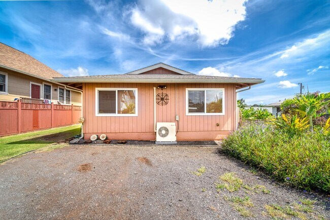 Foto del edificio - WAHIAWA TOWN: 4-BED, 2-BATH AVAILABLE EARL...