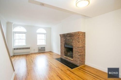 Building Photo - 402 E 83rd St