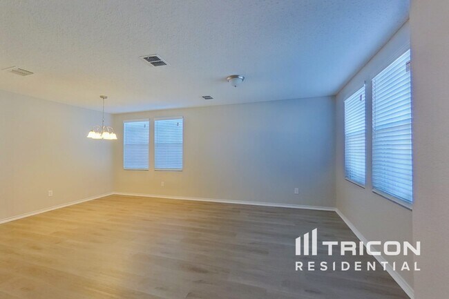 Building Photo - 16616 Jasmine Springs Dr