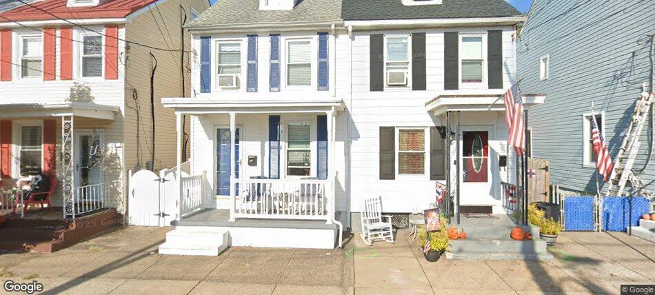 Building Photo - 327 Walnut St