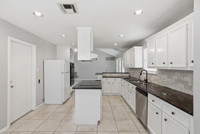 Building Photo - 5111 Crystal Bay Dr