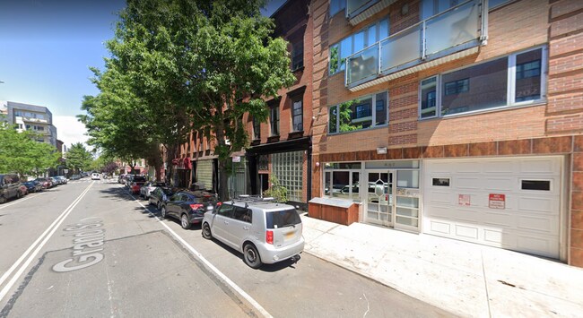 Building Photo - 465 Grand St