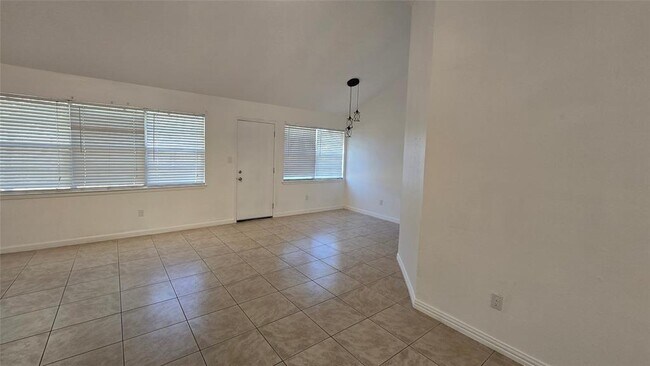 Foto del edificio - 16218 Dew Drop Ln