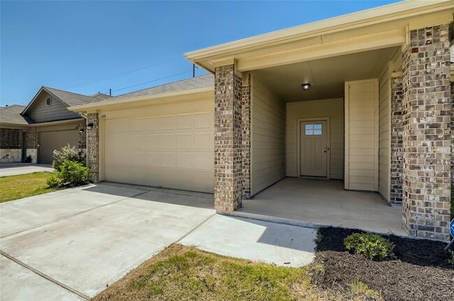 Building Photo - 600 Marimoor Dr