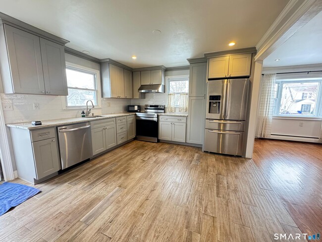 Foto del edificio - 1867 Broadbridge Ave