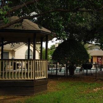 Foto del edificio - 1325 Tennis Dr
