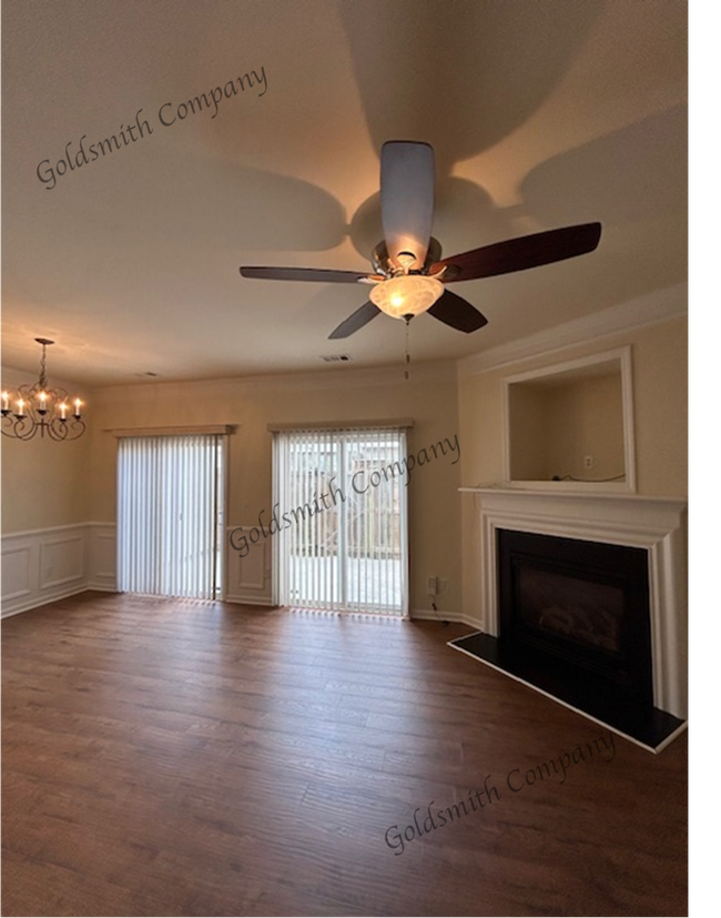 Building Photo - 105 Forsythia Dr