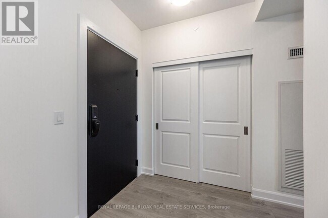Photo du bâtiment - 3200-3200 William Coltson Ave