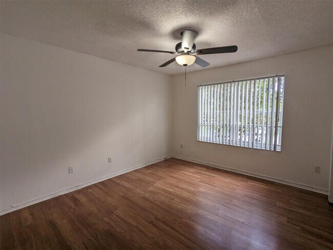 Foto del edificio - 5620 NW 61st St