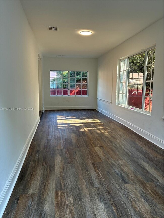 Building Photo - 750 NE 86th St