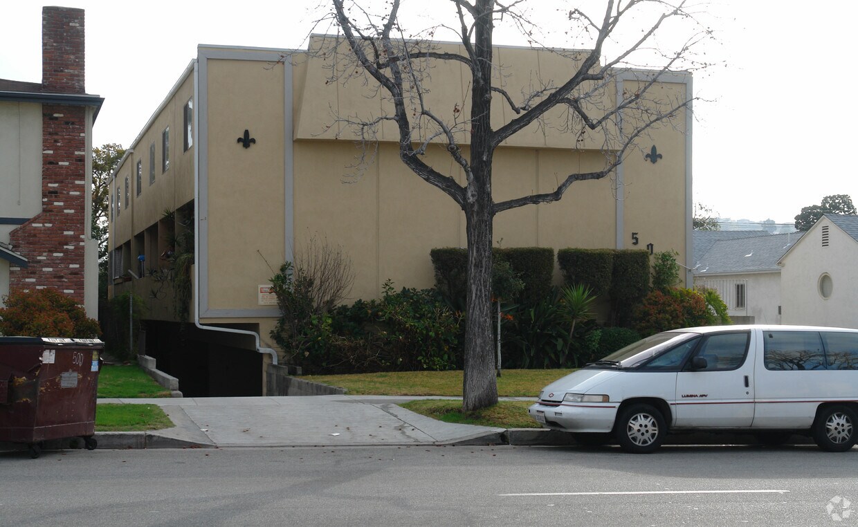 Foto del edificio - 502 S Chevy Chase Dr