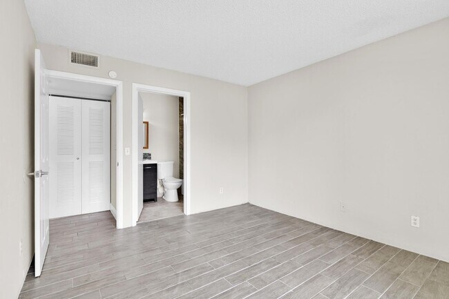 Foto del edificio - 414 Meadows Cir