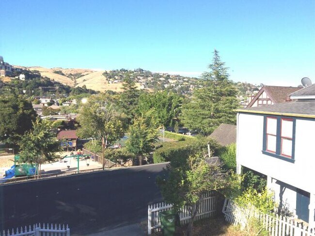 Building Photo - 2 bedroom in Belvedere CA 94920