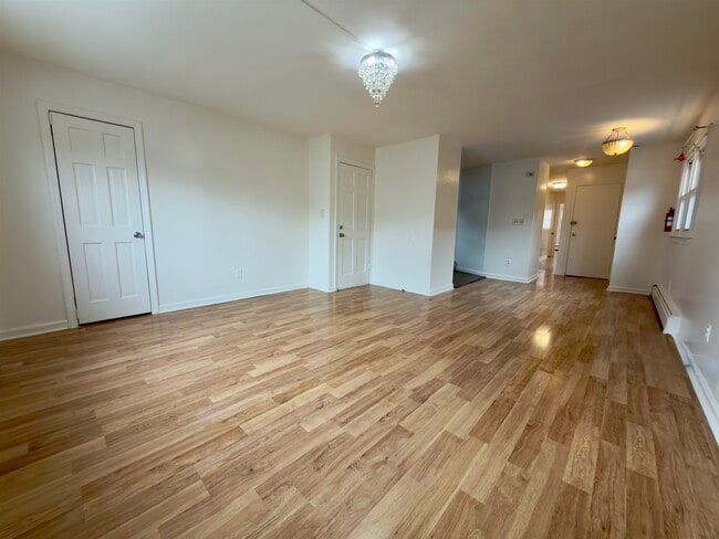 Building Photo - 215 Seaview Ave