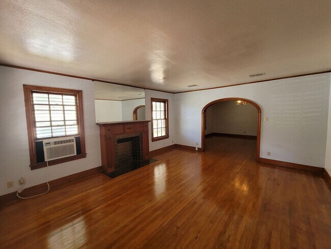 Building Photo - 2112KFRONT
