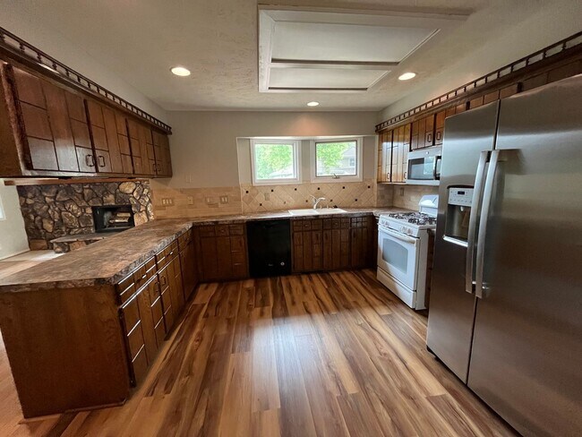 Building Photo - Fantastic Millard Home