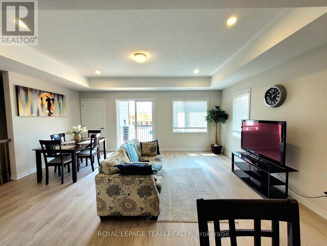Building Photo - 502 Parnian Private