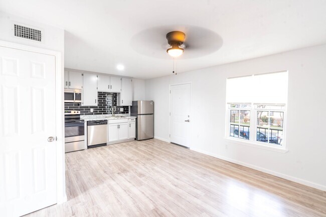 Building Photo - 1006 Harbour Avenue, Unit 2