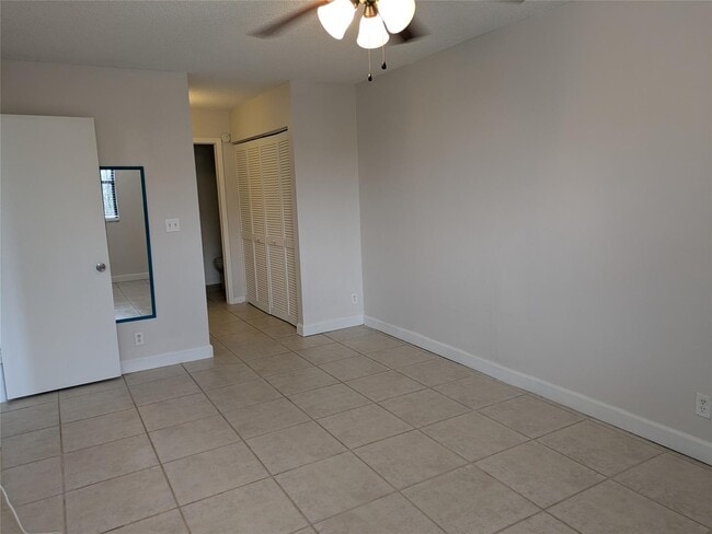 Foto del edificio - 2771 Riverside Dr