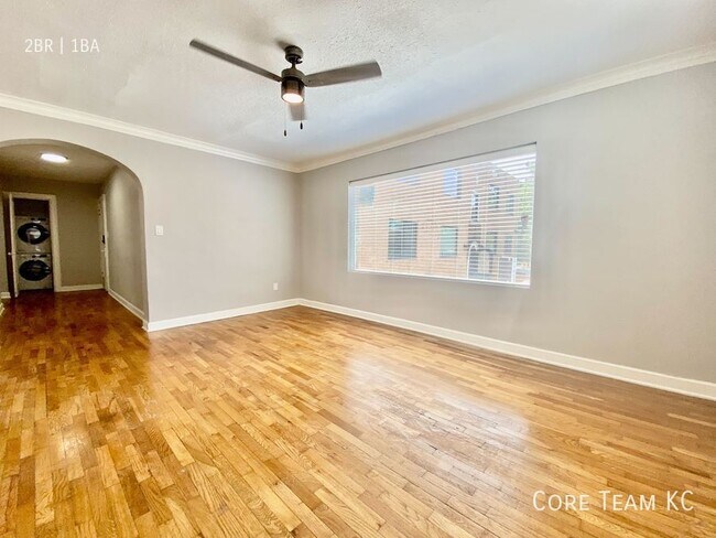Foto del edificio - 1114 W 45th St