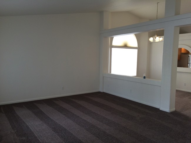 Building Photo - 8893 Dove Cove Dr