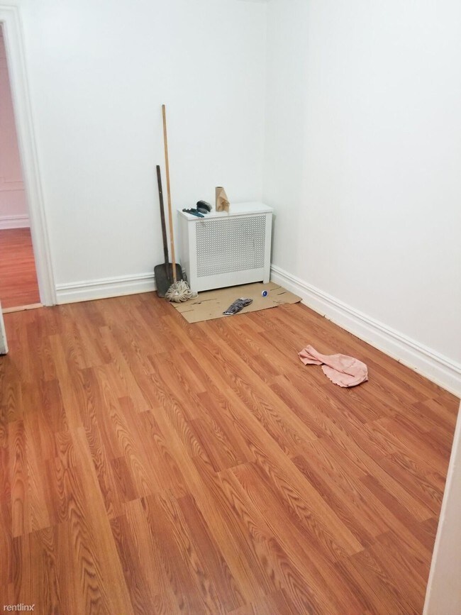 Foto del edificio - 3 br, 1 bath Apartment - 1550 E 34th St Apt 2