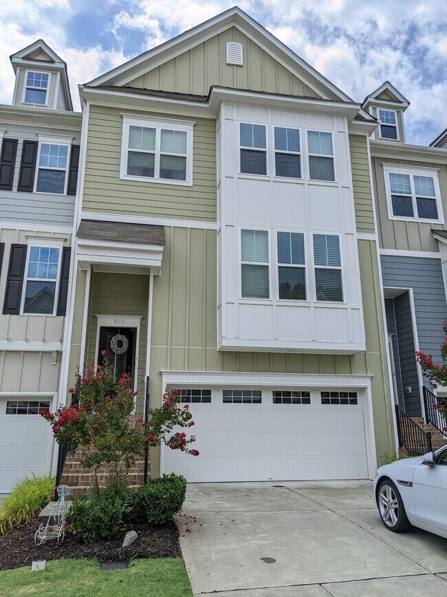 Building Photo - 623 Edgewater Ridge Ct