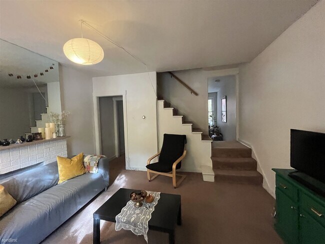 Foto del edificio - 3 br, 1 bath House - 222 Chesterfield Rd