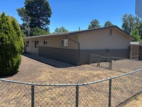 Building Photo - 2405 E Dortha Ave