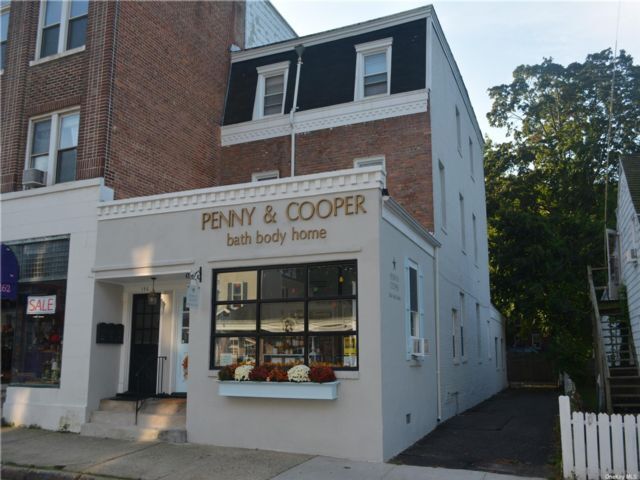 Primary Photo - 156 Main St