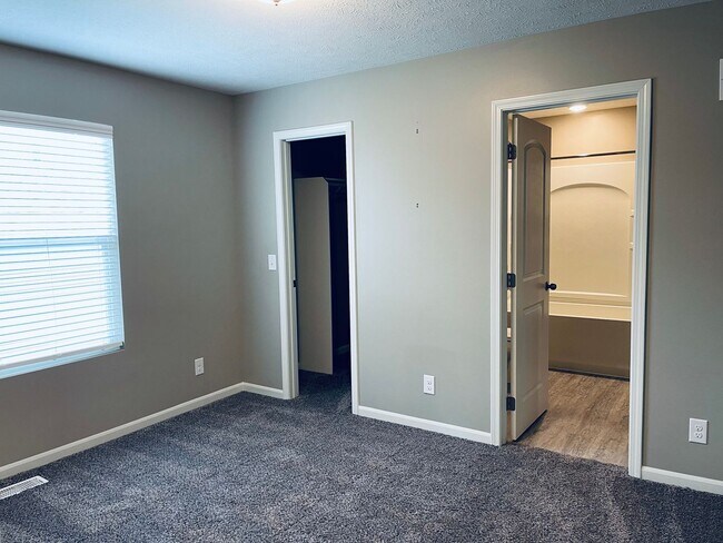 Building Photo - 4BR/4BA Home Minutes From Village Pointe!
