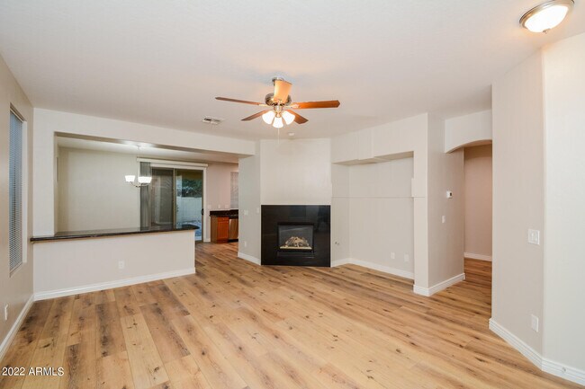 Building Photo - 17526 W Hope Dr
