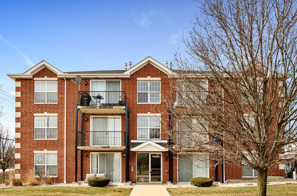 Primary Photo - 16690 Liberty Cir