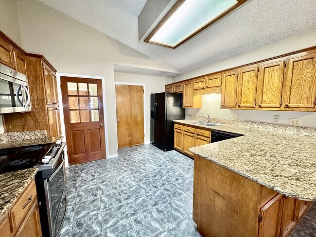 Building Photo - 10734 Erin Vale Ave