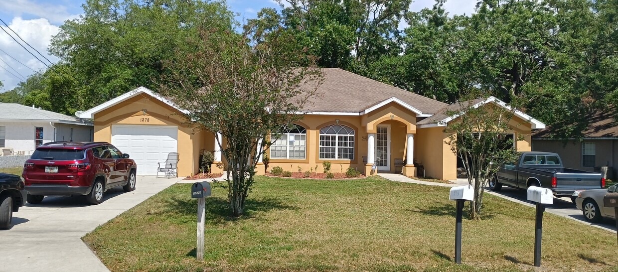 Primary Photo - 1274 London Ave