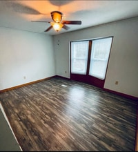 Building Photo - 201 W Love Rd