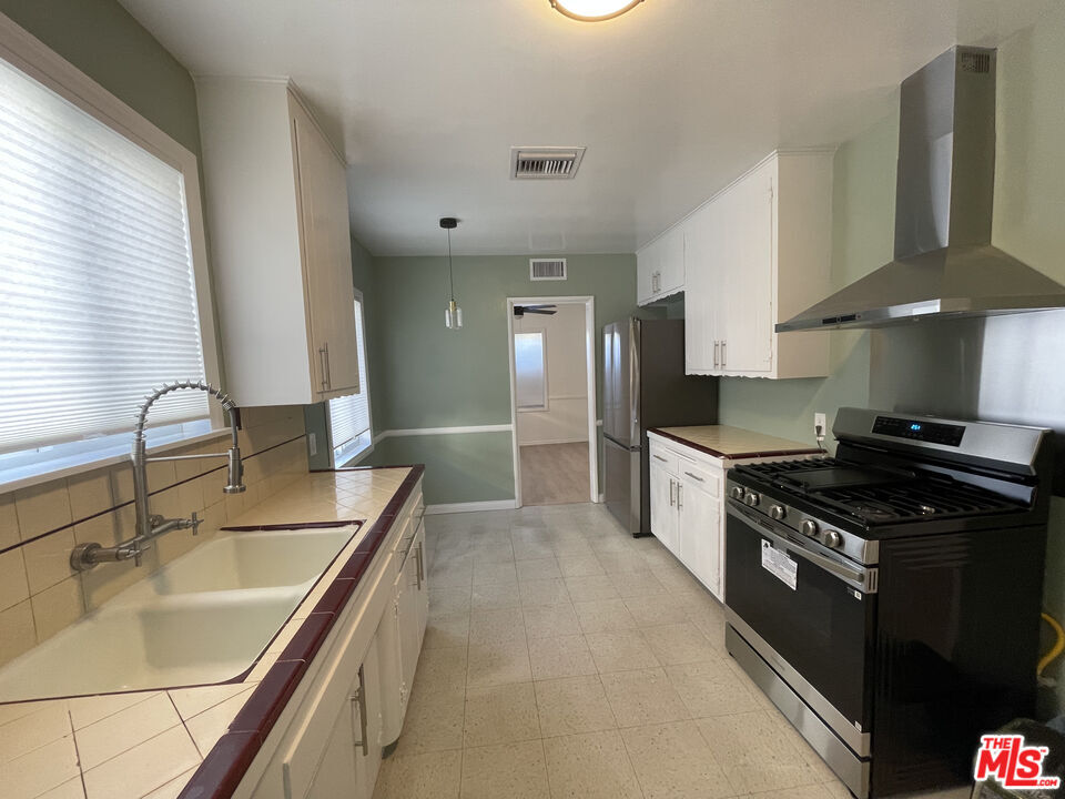 Building Photo - 7022 Cantaloupe Ave