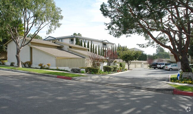 Eastbluff Townhomes Apartments Newport Beach Ca Eastbluff Townhomes