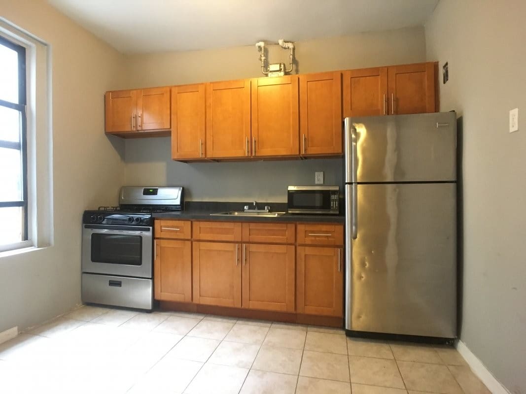Primary Photo - 75 Ellwood St