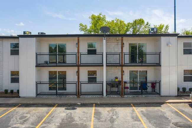 Building Photo - Legacy