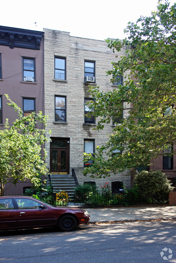 Foto principal - 493 3rd St