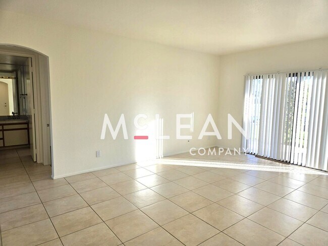 Foto del edificio - Beautiful Dual Primary Suite 2-Bedroom Condo in the Desert Princess Community