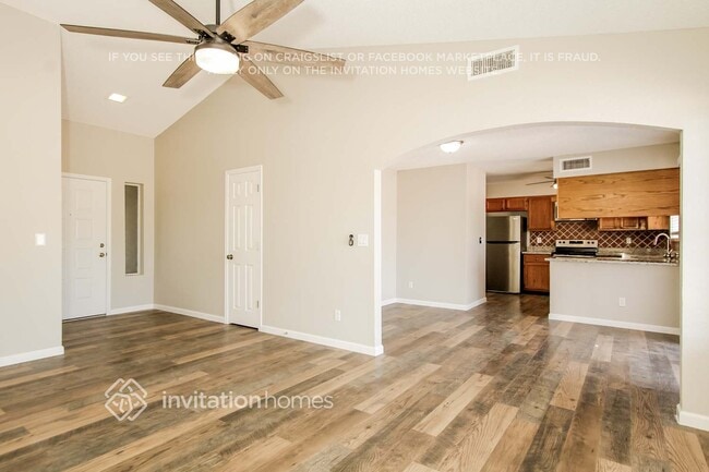 Foto del edificio - 8714 W Lawrence Ln