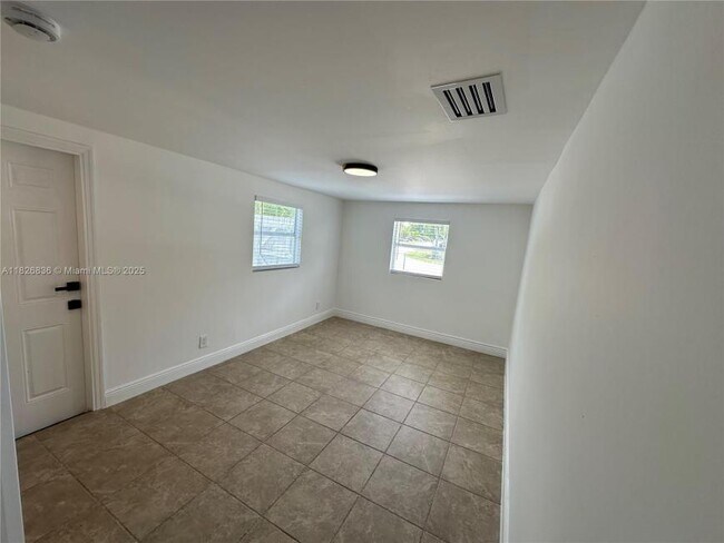 Foto del edificio - 3 bedroom in Dania Beach FL 33314
