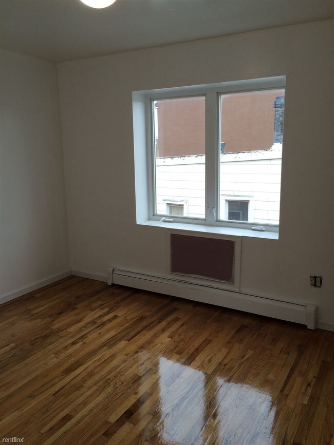 Building Photo - 761 Snediker Ave