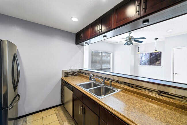 Building Photo - 10137 Waterstone Dr