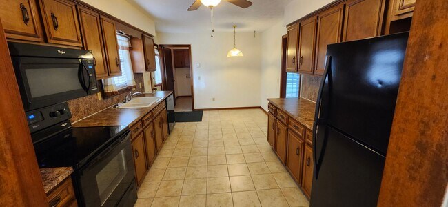 Building Photo - 3 bedroom home in North Columbus