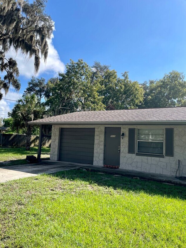 Foto principal - 5922 Monroe St