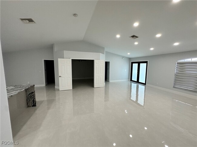 Foto del edificio - 228 Magellan St