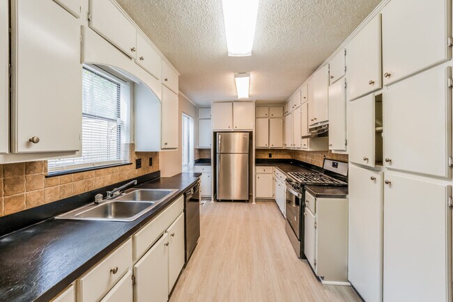 Foto del edificio - 4054 Brookmont Dr